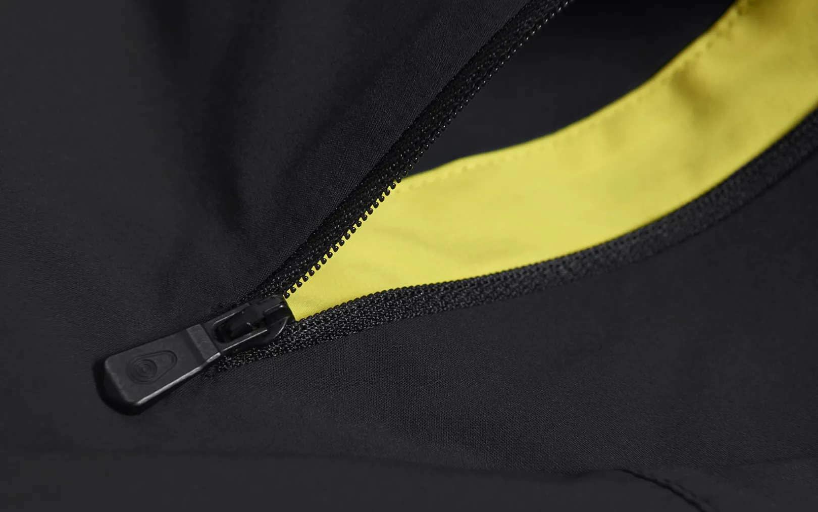 SPRAY STRETCH SHORTS